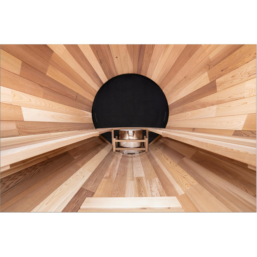 ストーブの熱が全体に行き渡る心地よいサウナ