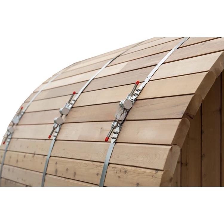 専用の留め具でしっかり固定し、気密性の高い構造に