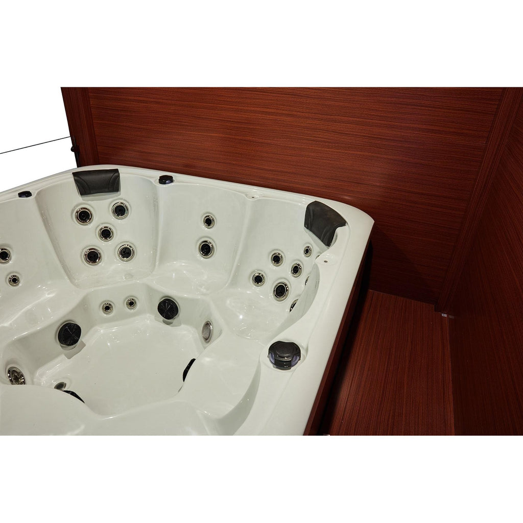 フリースペースにはオプションでジェットバスを取り付けることも