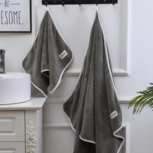 画像をギャラリービューアに読み込む, 壁掛けに便利なフック付き