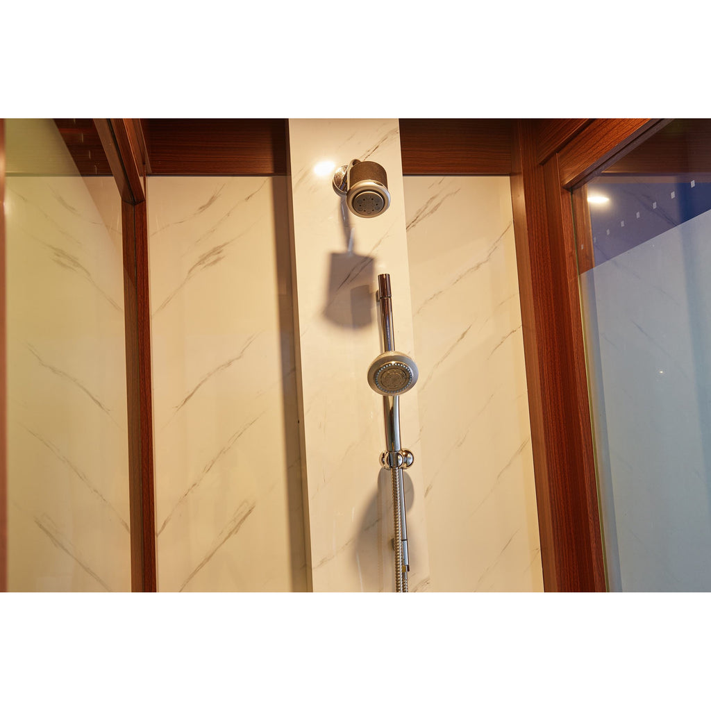 シャワーとジェットバスや水風呂のスペースを完備