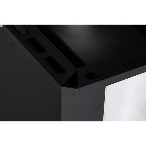 頑丈なステンレス製で、シックなブラックのデザイン