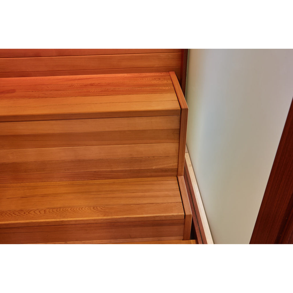 レッドシダーが放つ暖かみのある色合いや美しい木目