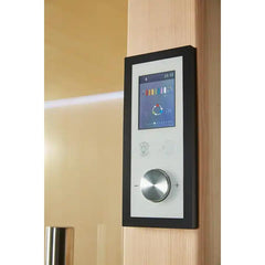 温度設定やライトの調整もデジタルパネルで一括管理