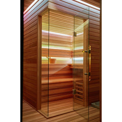 最大4人まで利用できるサウナ室は木材を活かしたナチュラルなデザイン