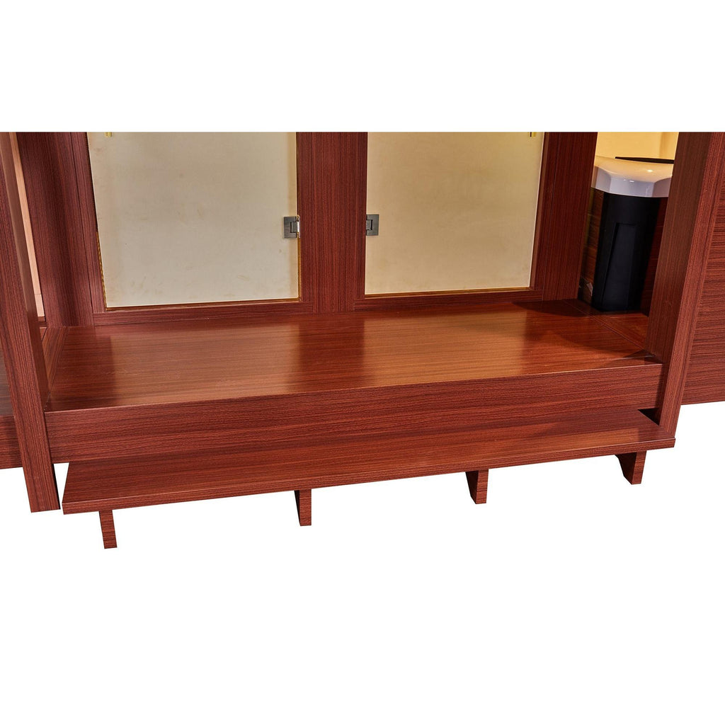 出入りしやすいステップ付き