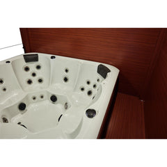 フリースペースにはオプションでジェットバスを取り付けることも