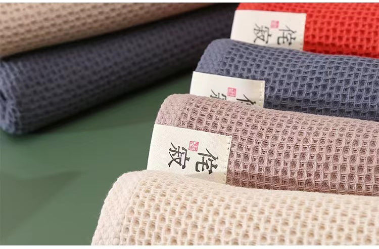 サウナはもちろん、普段遣いもできるナチュラルな無地デザイン