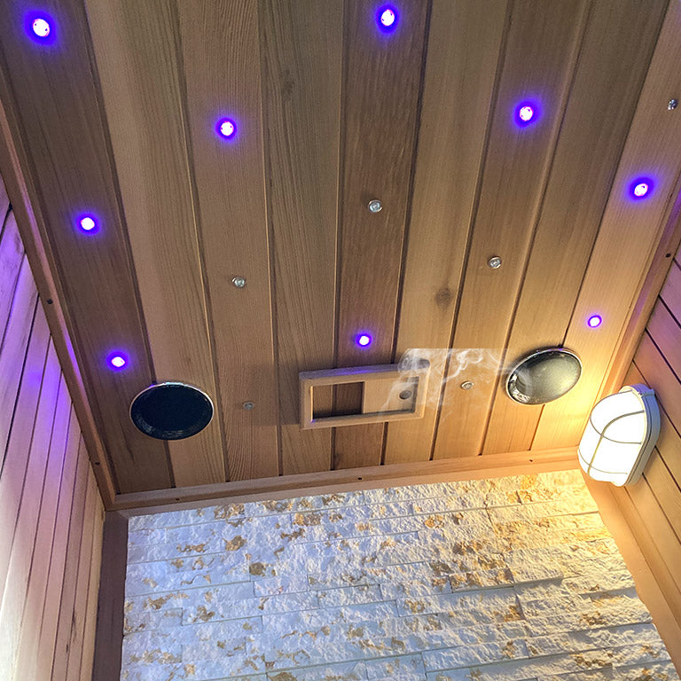 LEDによって室内の明かりを7色から選択することができます