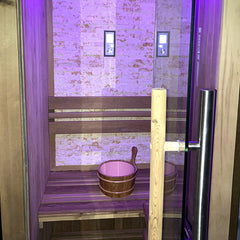 開放感を感じるガラス扉を採用