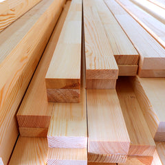 北欧でサウナによく使われる耐久性・耐熱性が高いスプルースを使用