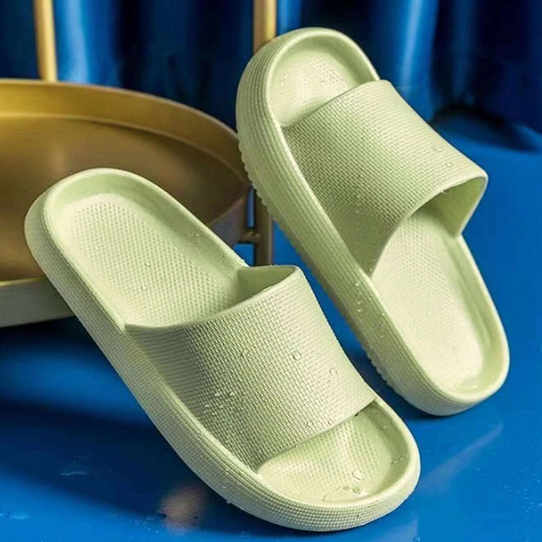 耐水性もバッチリサウナはもちろん海やプールなど様々なシーンで活躍