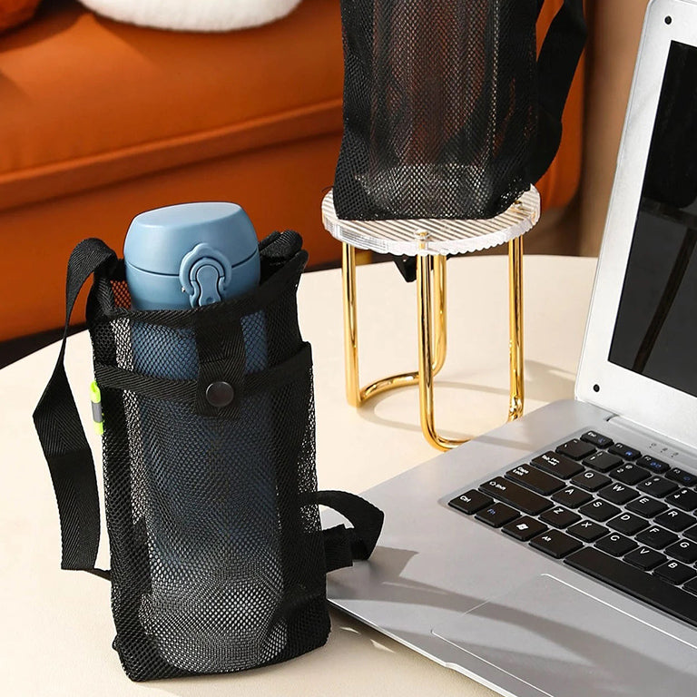 サウナにも持ち運びやすいストリング付きボトルケース